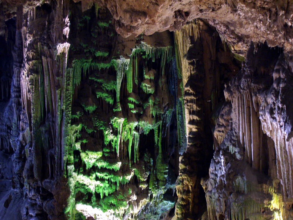 Grutas de San Miguel by José Sánchez Morillo