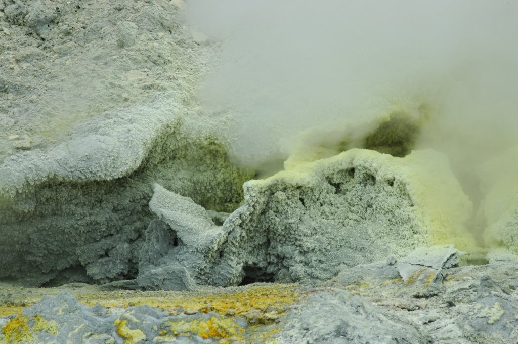 Sulfur crystalas and steam by miro59