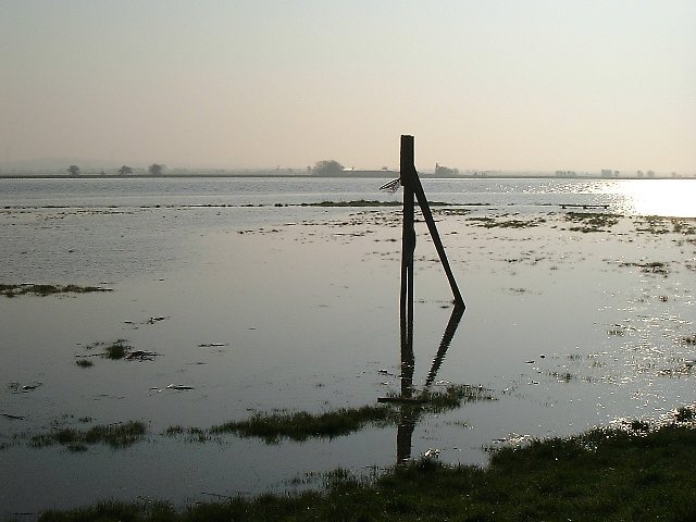 Combwich - Common During A High Spring Tide 2002 - Part 2 by Fatboy