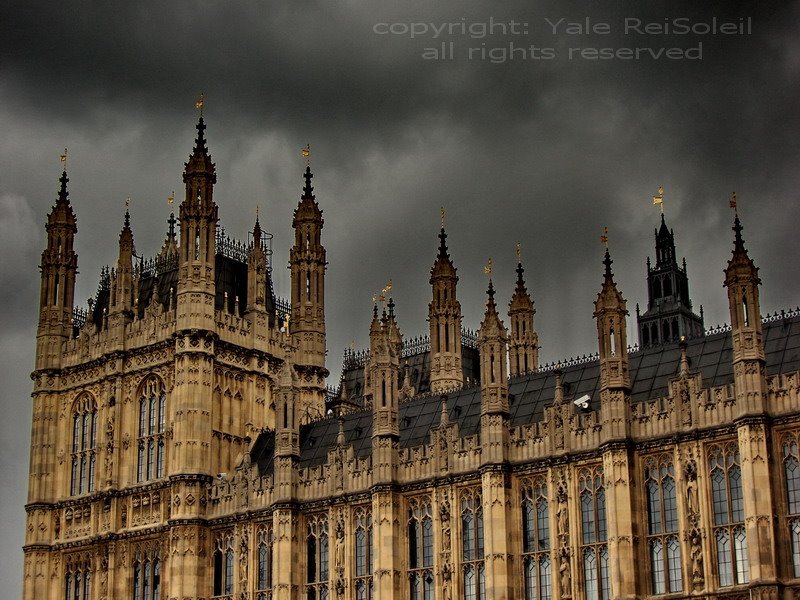 Clouds' coming by Yale ReiSoleil