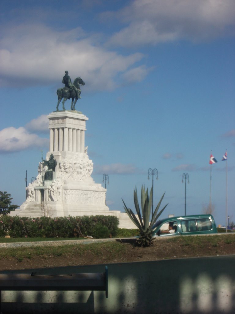 Maximo Gomez, Havana, 2006 (White) by mr-white