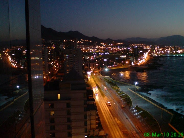 Avda. Grecia de noche. Antofagasta II Región by Ignacio Paredes