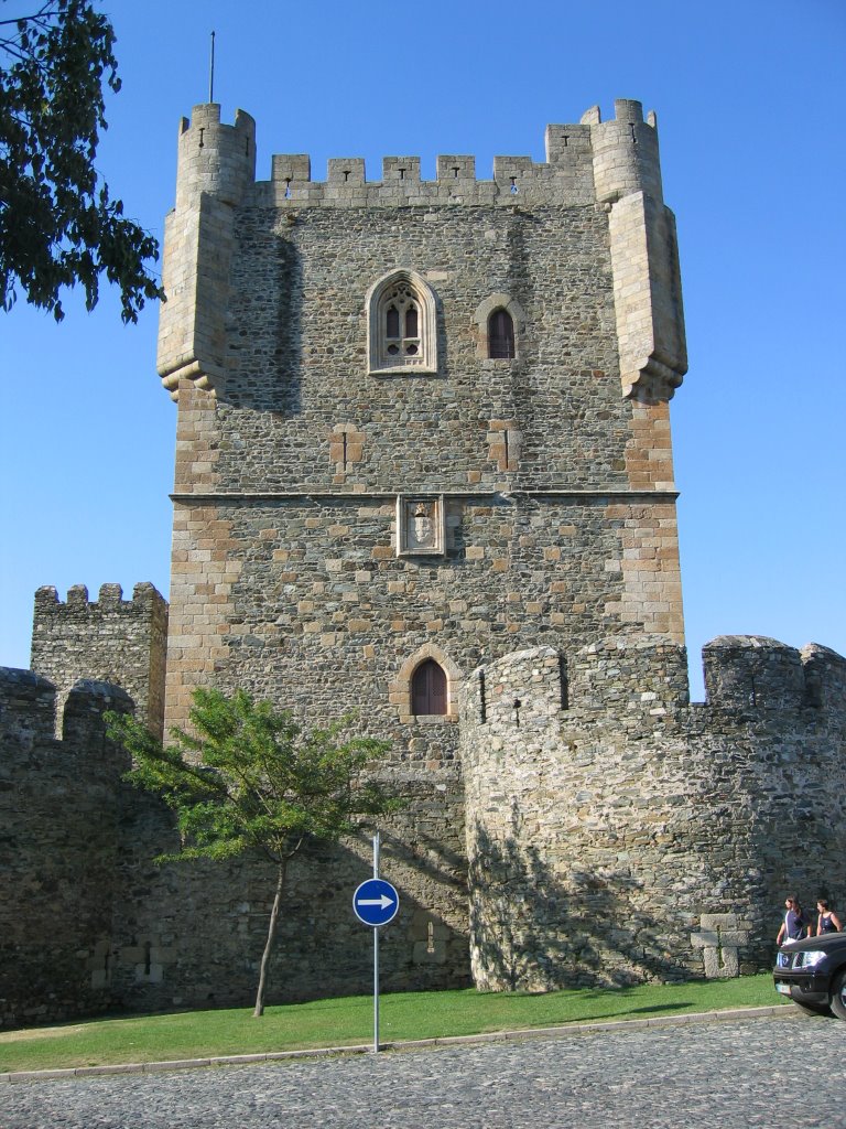 Castelo de Bragança by Jon Izagirre