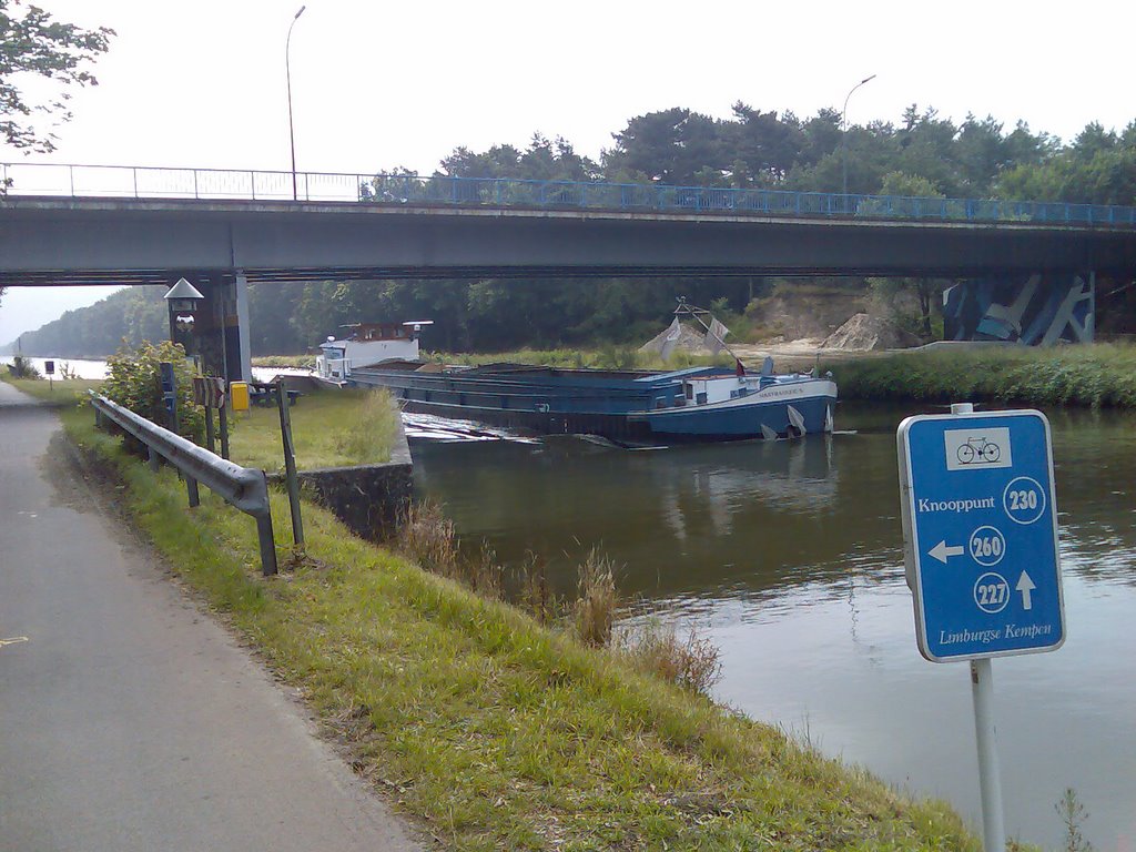 Bridge with Ship by ©schw@bendude