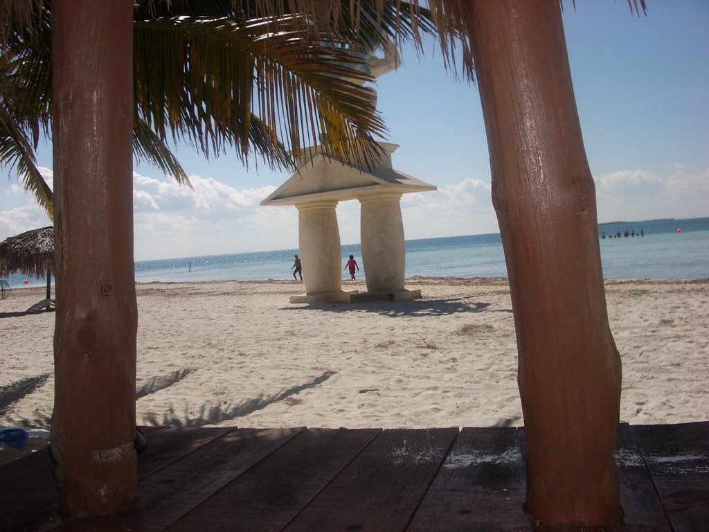 Bievenido Cayo Blanco, Cuba, 2006 (White)_5 by mr-white