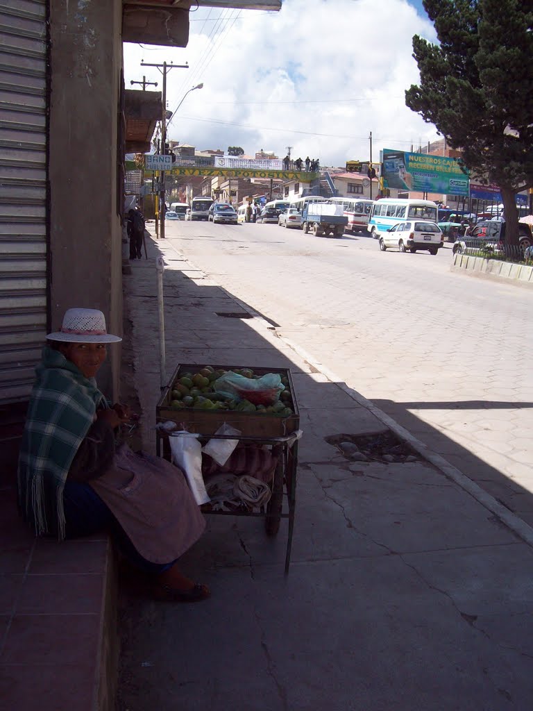 Esperando los clientes. Vendedora de tuna. by julioballes