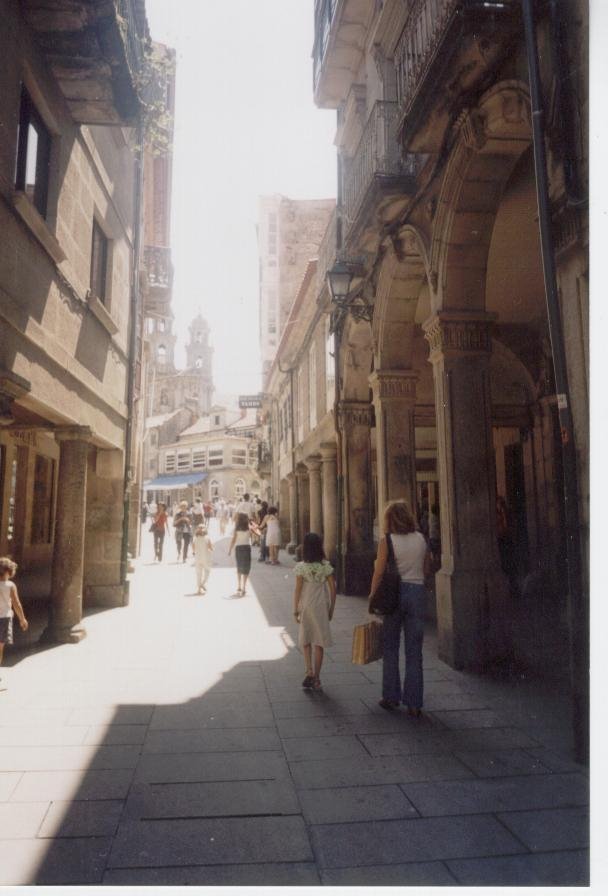 Rua do centro histórico de Pontevedra by Pedro Rodrigues