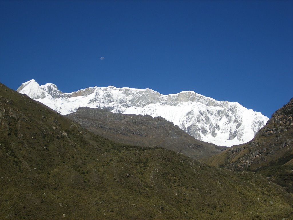 Huascarán Sur (6768 m) sobre Quebrada Ulta by Humboldt-Pinguin