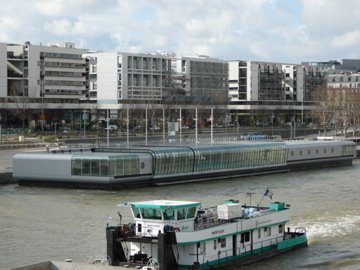 La nouvelle piscine flottante à deux pas de la Grande Bibliothèque by zagreus