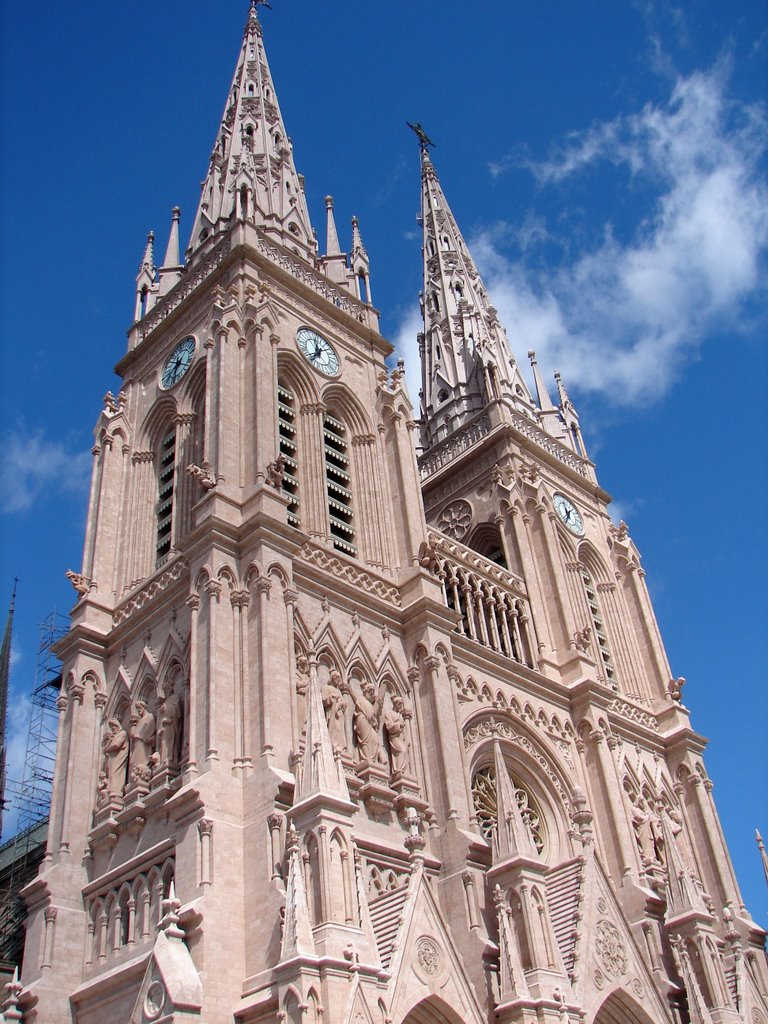 Basílica de Lujan by RobMartucci