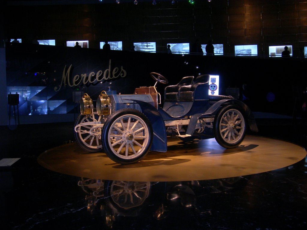 Inside Mercedes Benz museum: Mercedes by alessandrog