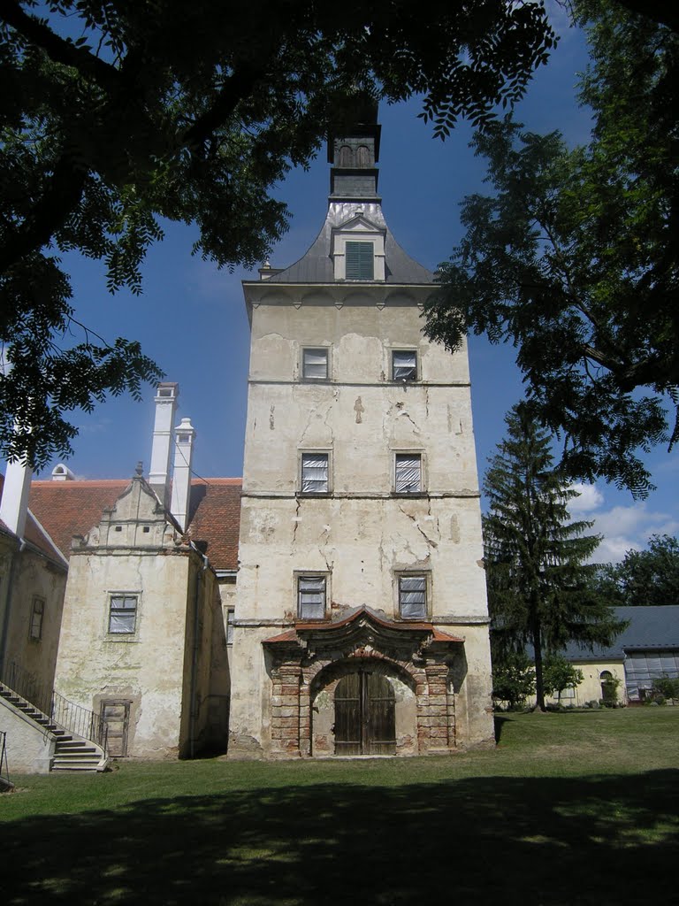 Uherčice (Ungarschitz), Castle, Tower from Park, built 1556 by krimauer