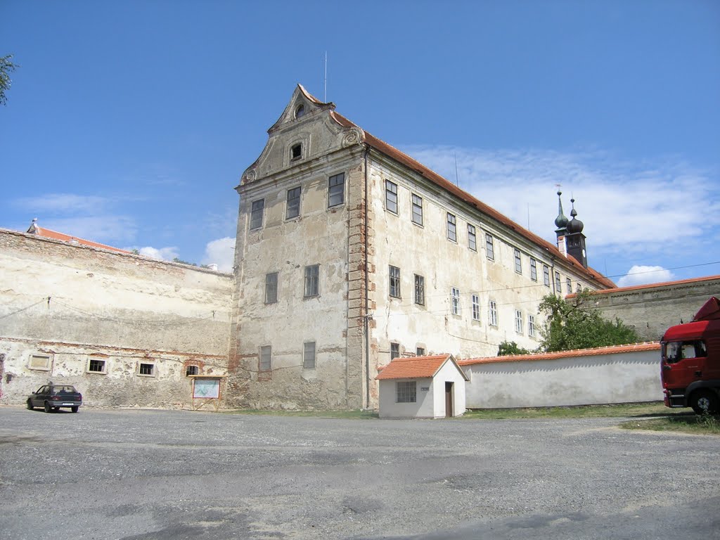 Uherčice (Ungarschitz), Castle by krimauer