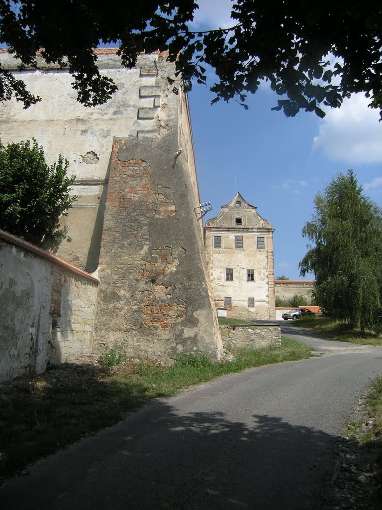 Uherčice (Ungarschitz), Castle by krimauer