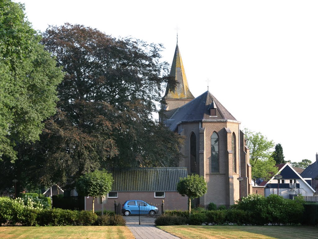 Achterkant RK kerk ‎2006 by gerritinvjenne