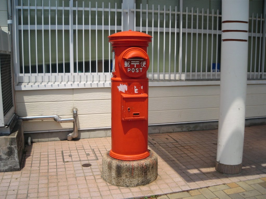 RED POST by Roman Suzuki