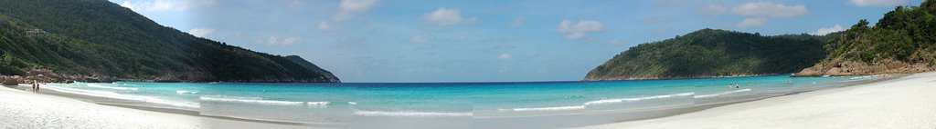 Beach, Berjaya Resort, Pulau Redang, Malaysia by Marc Voskuil