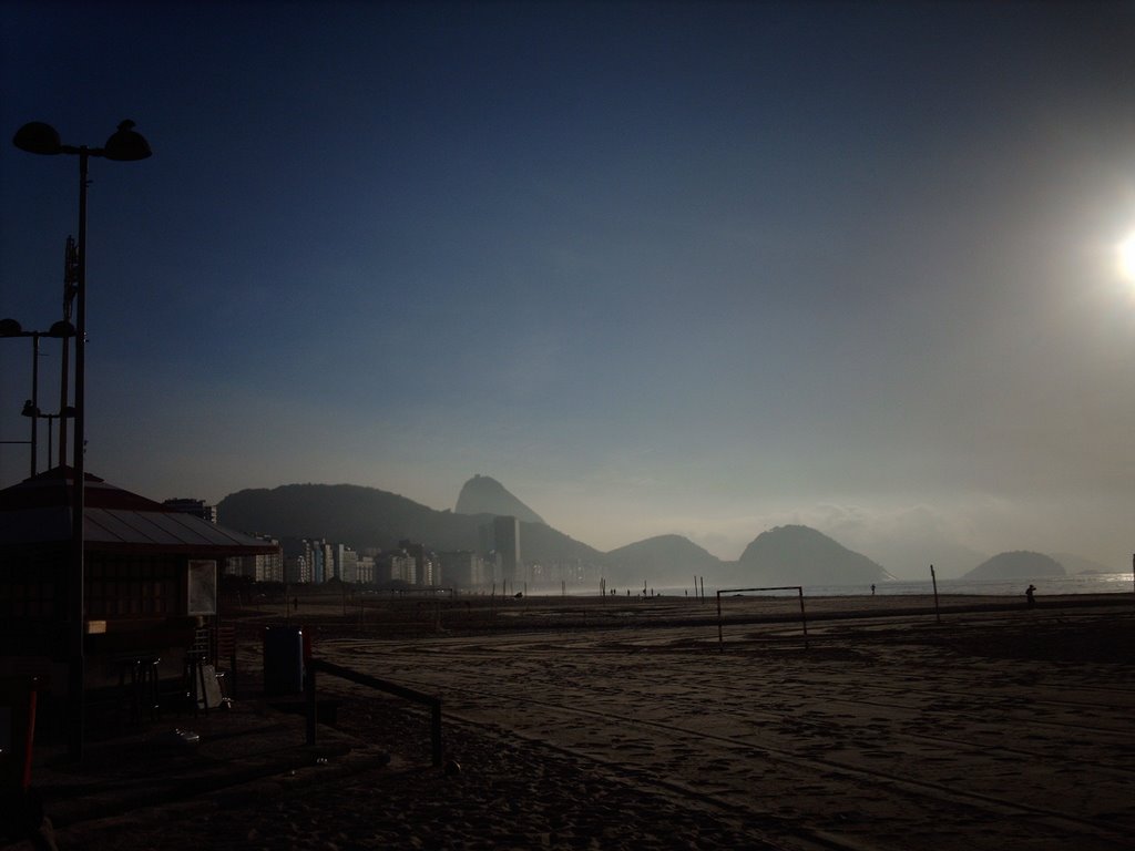 Amanhecer em Copacabana by Mauro Silva