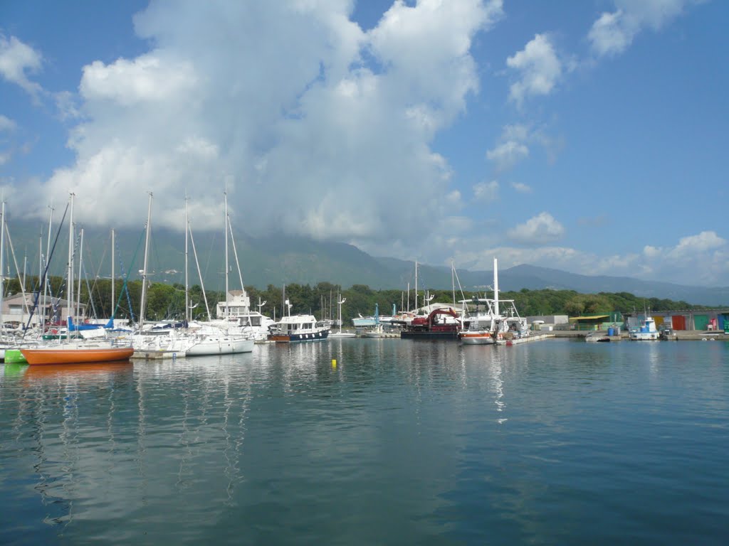 Hafen Campoloro by Holger S.