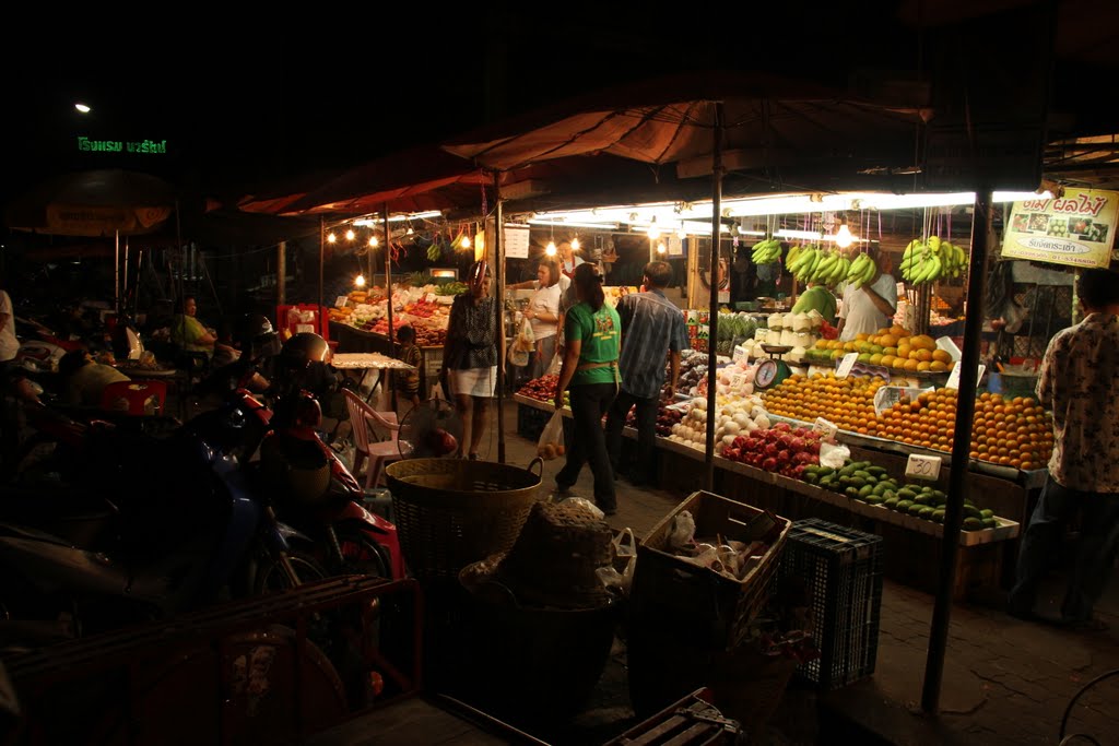 Night fruit market; Kamphaeng Phet by cresta