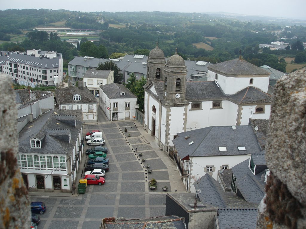 Plaza de la iglesia, desde la torre del Parador Vilalba 8-7-2006 by Emilio Aguilar