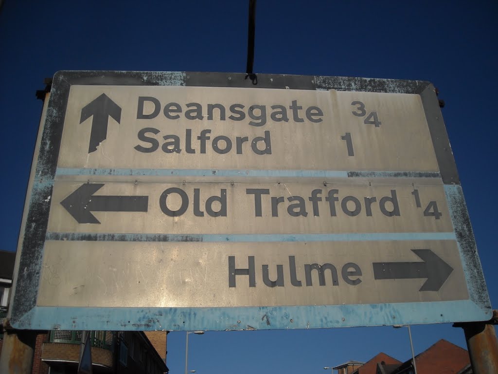 An old skool direction sign in St Georges - Saturday 30th January 2010 by WythenshaweMike