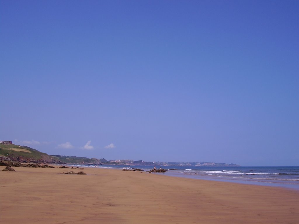 Playa de Xivares by F.Lorenzo Patterson