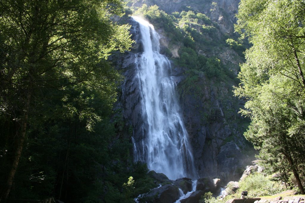 Water falls by Mohammed Aljallaf