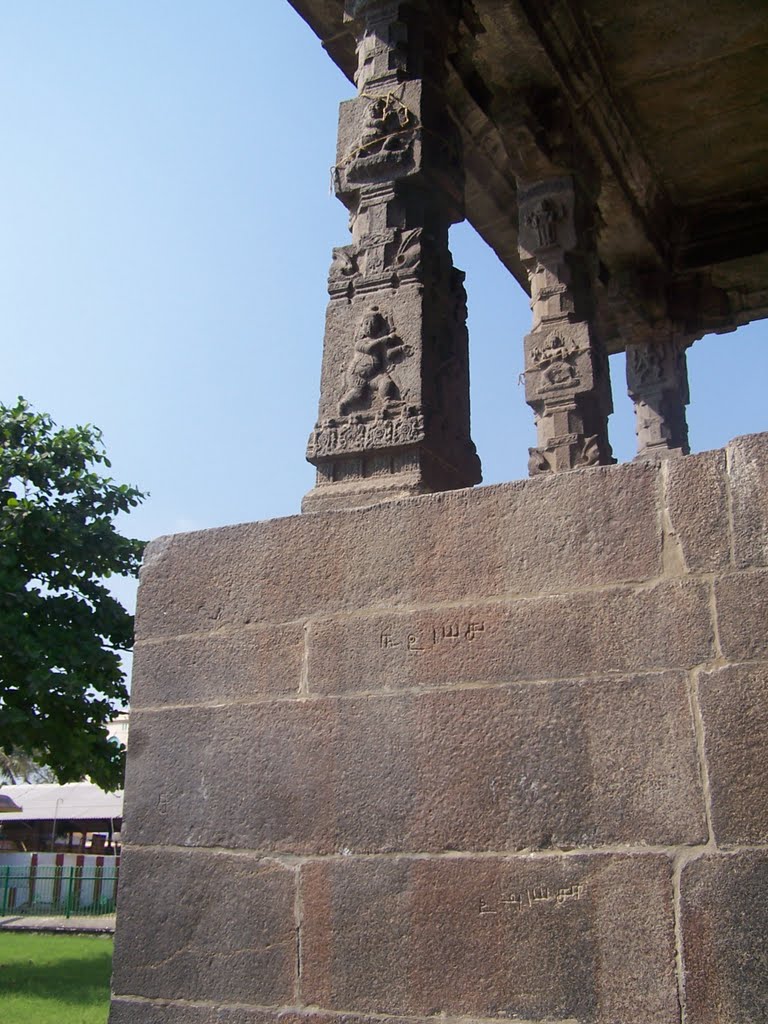 Entrance of the Vaikuntah Perumal Temple by omshakti