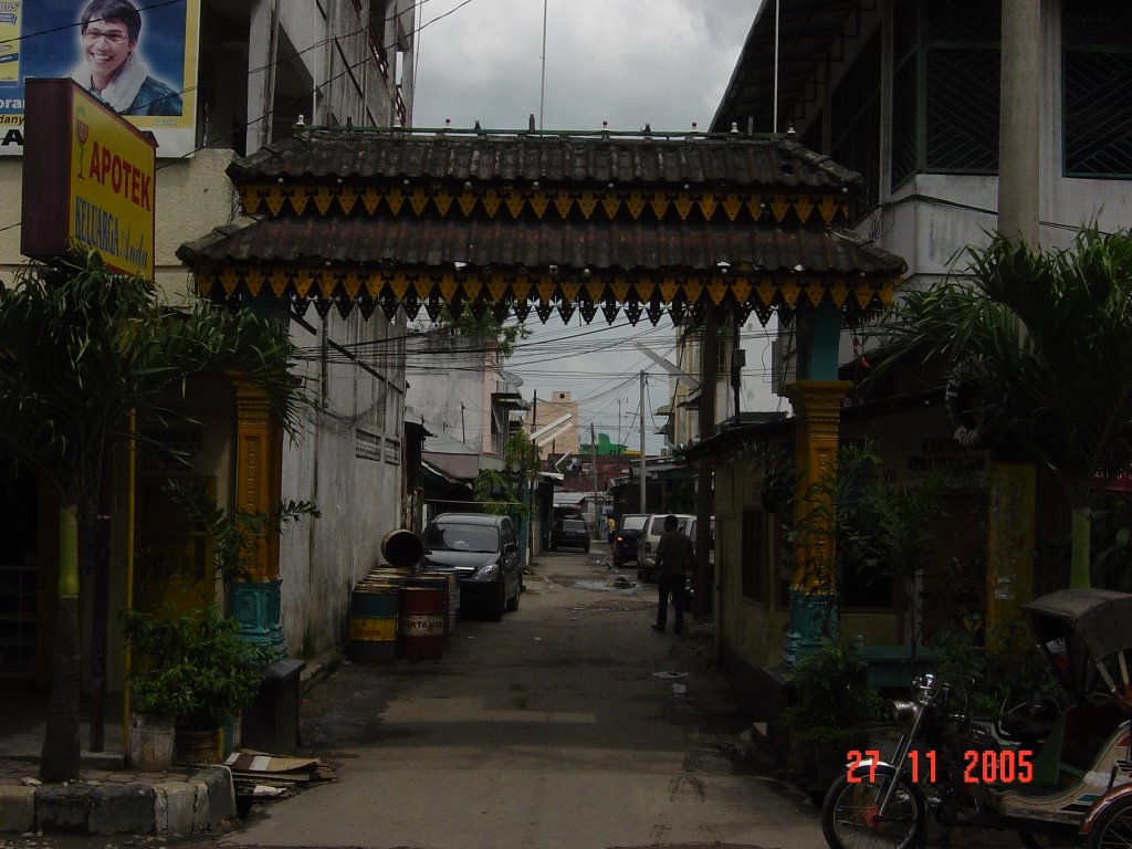 Jalan Brigjend. Katamso, Gang Pancasila - Medan - Sumatra - Indonesia by Leo Roubos