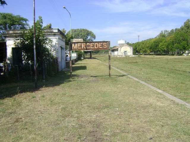 Vista del Anden de la Estacion Mercedes Corrientes - Ferrocarril Urquiza by crident_22