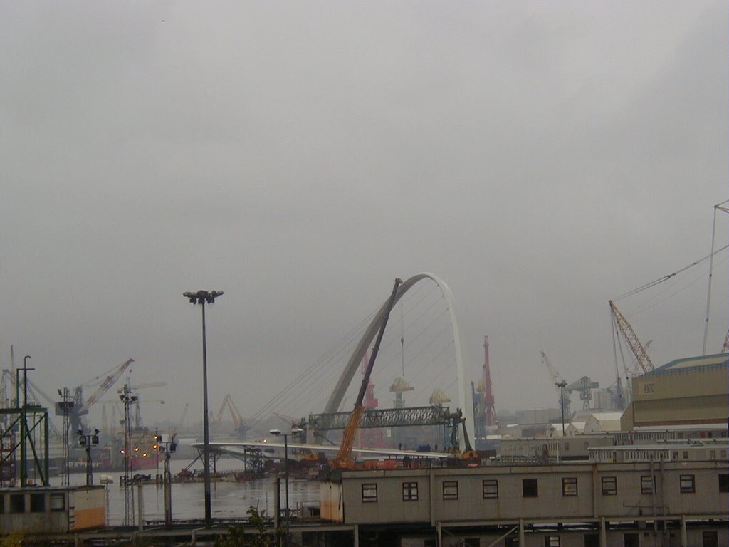 Millenium Bridge under construction by John W