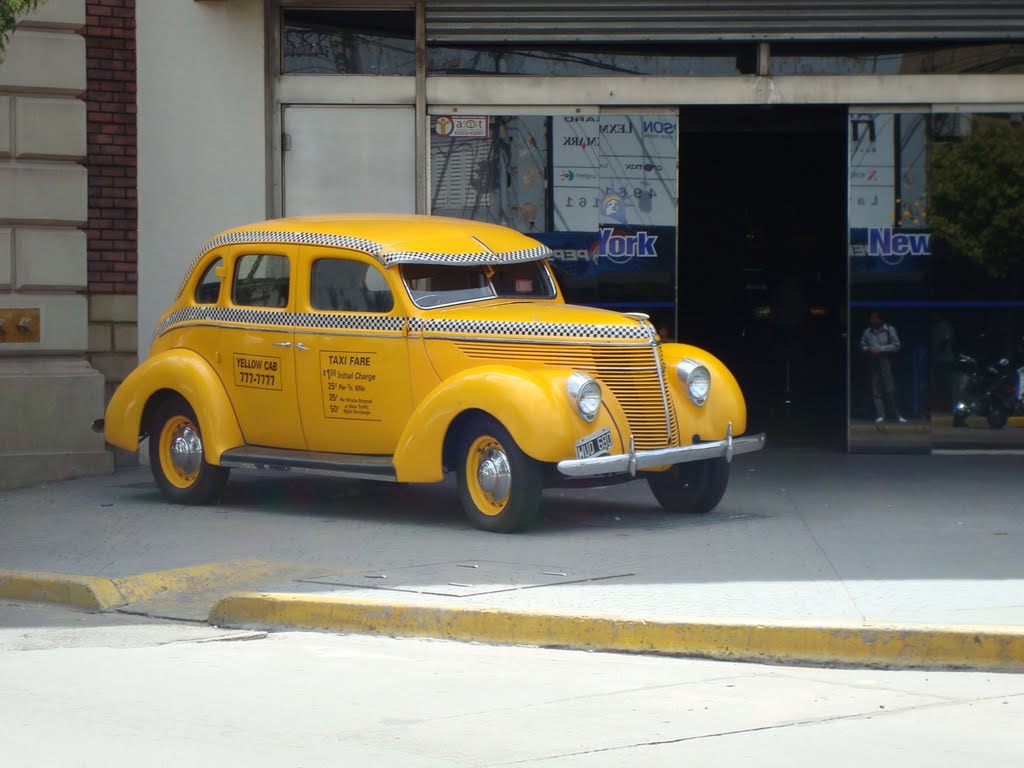 Típico Taxi de New York en San Luis by Jm Fotografía