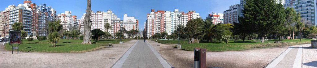 Mar del Plata Plaza Colón by Pasqualino Marchese