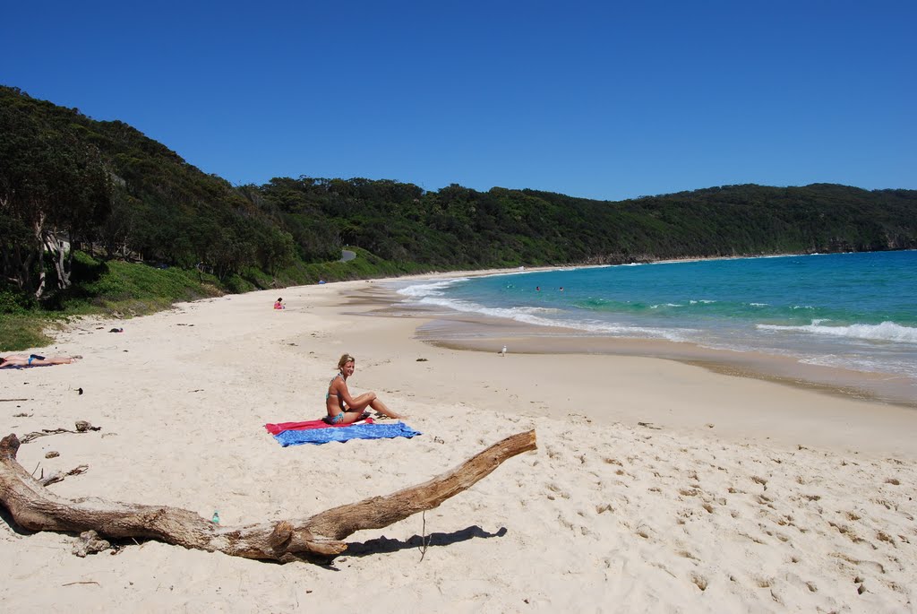 Number One Beach, Seal Rocks by bananadoctor