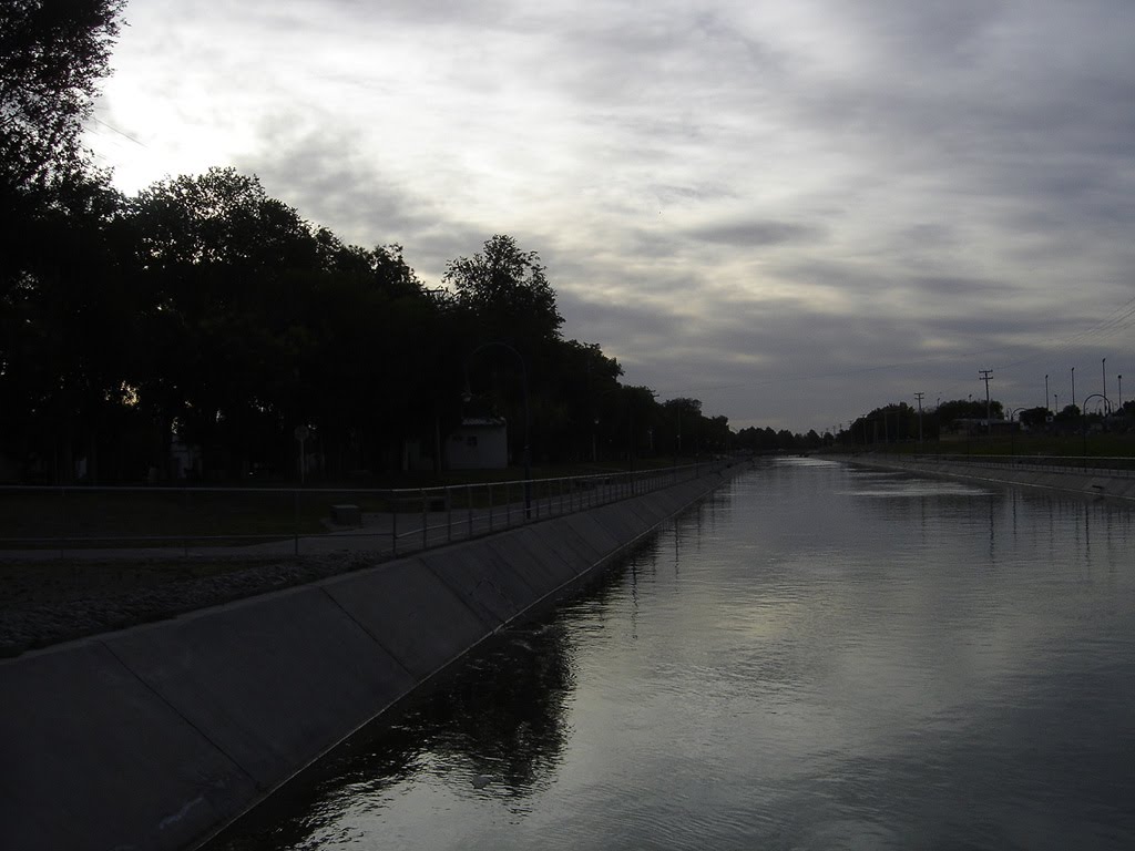 Paseo del Canal v2 by rev_infinito