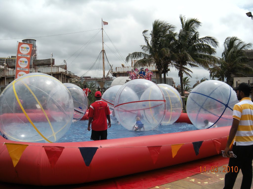 UShaka Marine World,Durban.South Africa by Saman Jayawardene