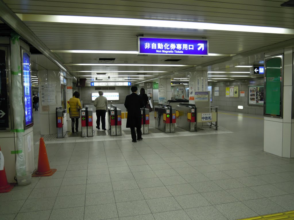 Yotsubashi Line Nishiumeda station ticket gate by DVMG