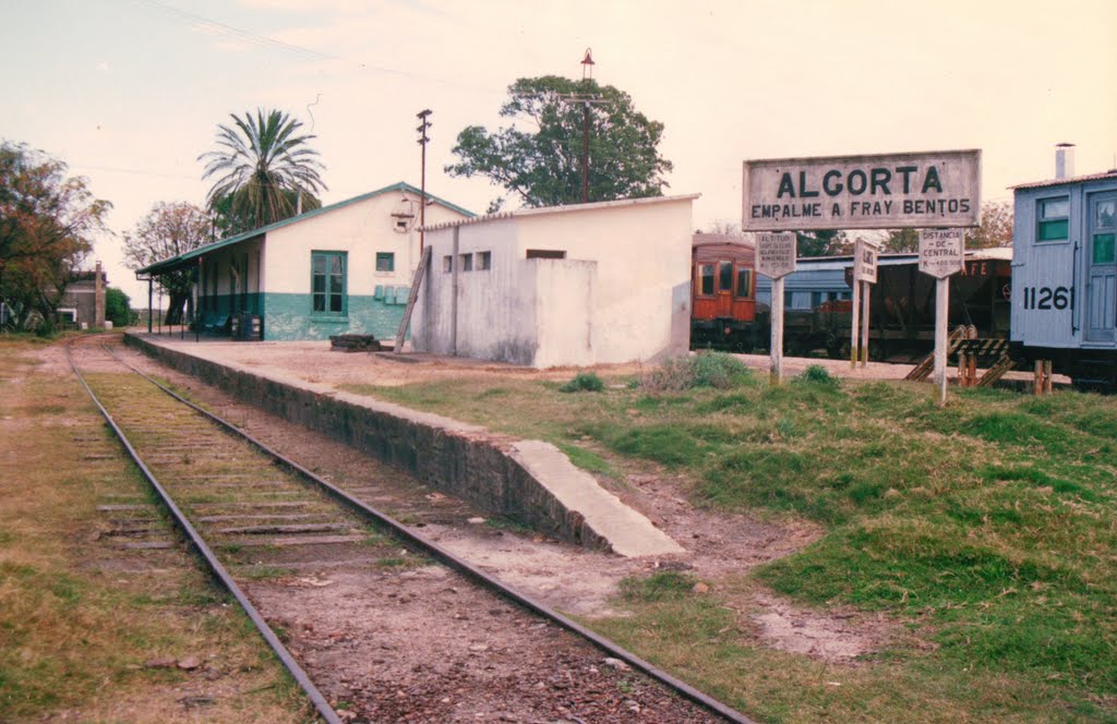 Estación Algorta by Pablo De Vita