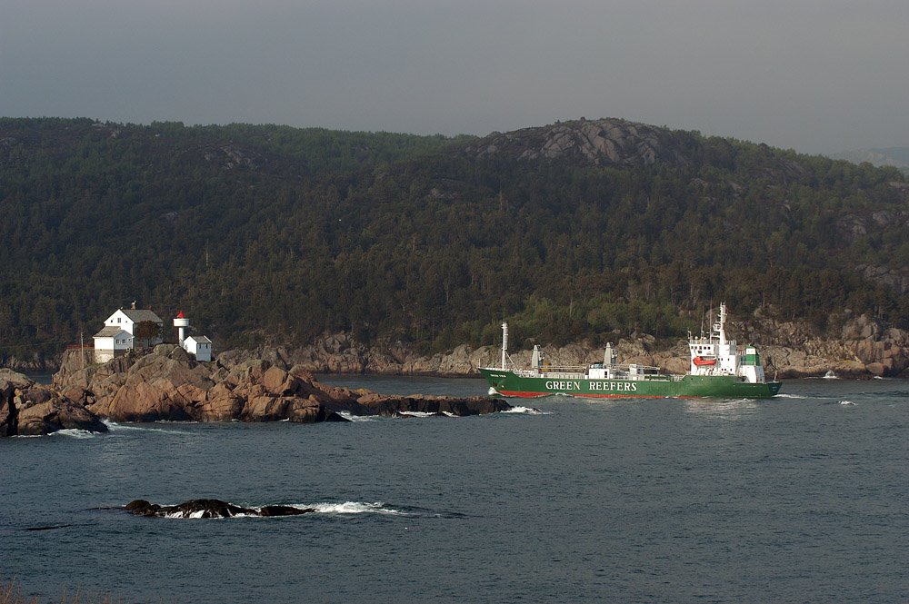 Vibberodden Lighthouse at Søre Egerøy by Erling Svensen