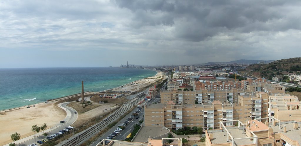 Panoràmica desde Montgat fins Badalona i Barcelona by tedaquen