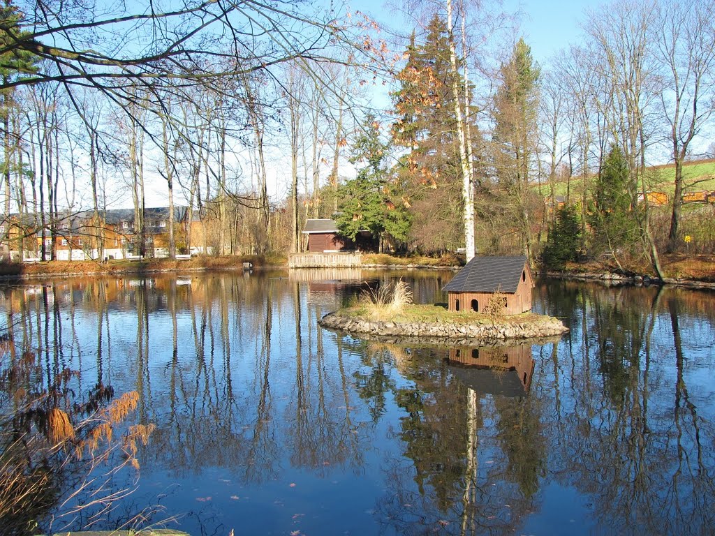 Schloß Schlettau - Insel im Teich des Schloßparks by Rudolf Henkel