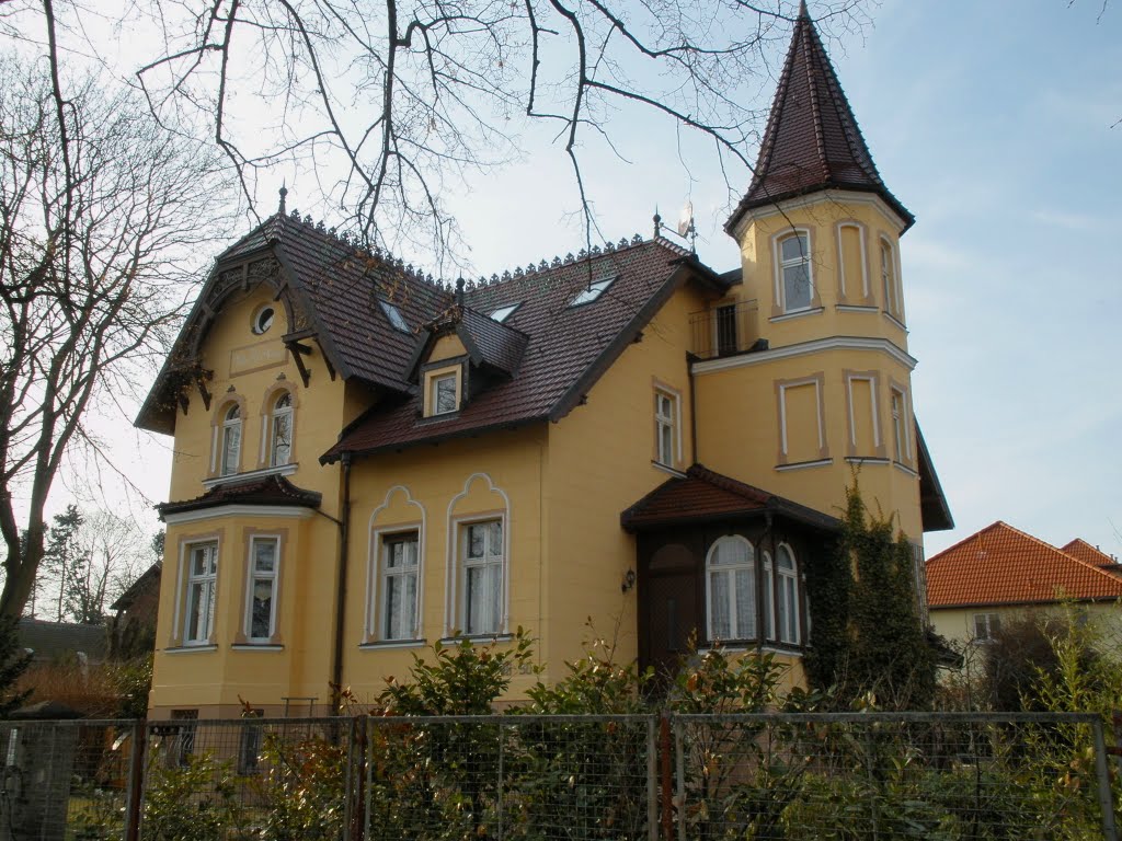 Ne gelbe Villa by Odor