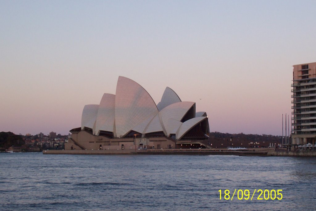 Syney opera house by ryan randall