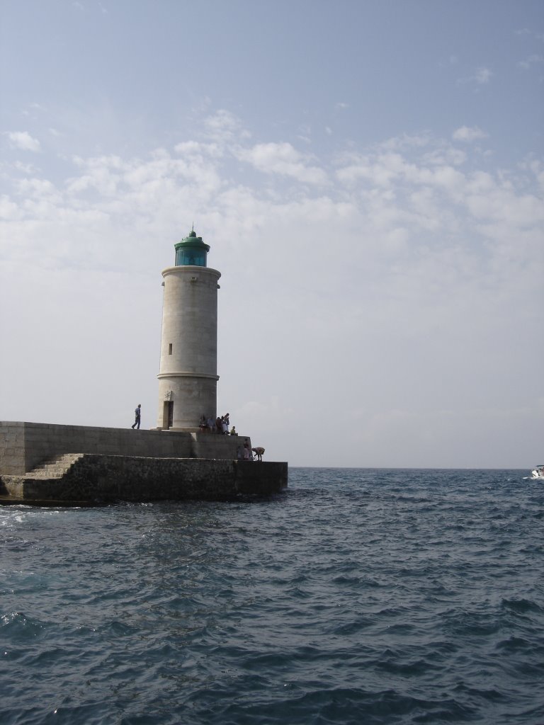 Cassis lighthouse I by dasik