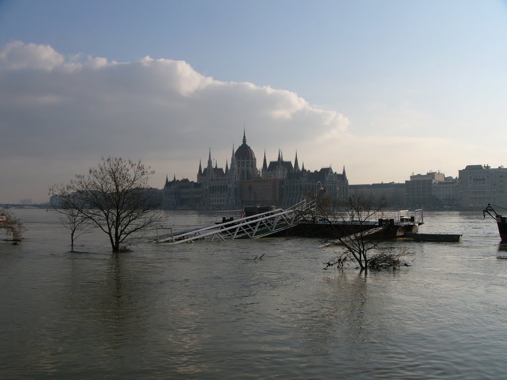 Árvíz Budapesten 2006 by Gieszer Richard