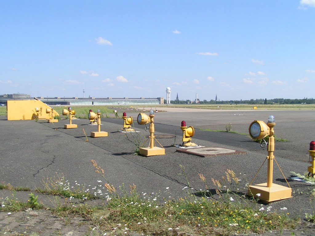 Start/Landebahn Flughafen Tempelhof by Bubu63