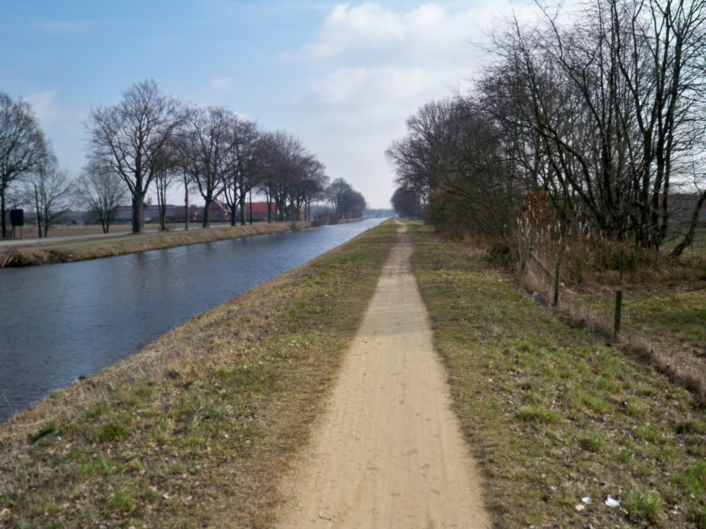 Fietspad langs kanaal Dessel-Schoten te Beerse by Wibo