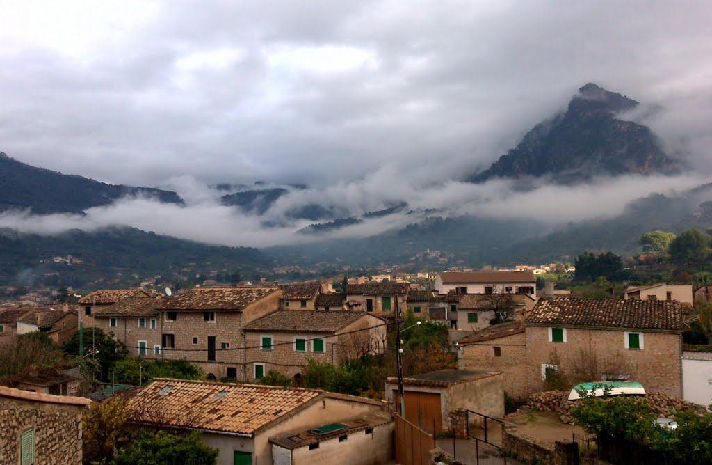 The valley of Soller by spiritualizedkaos