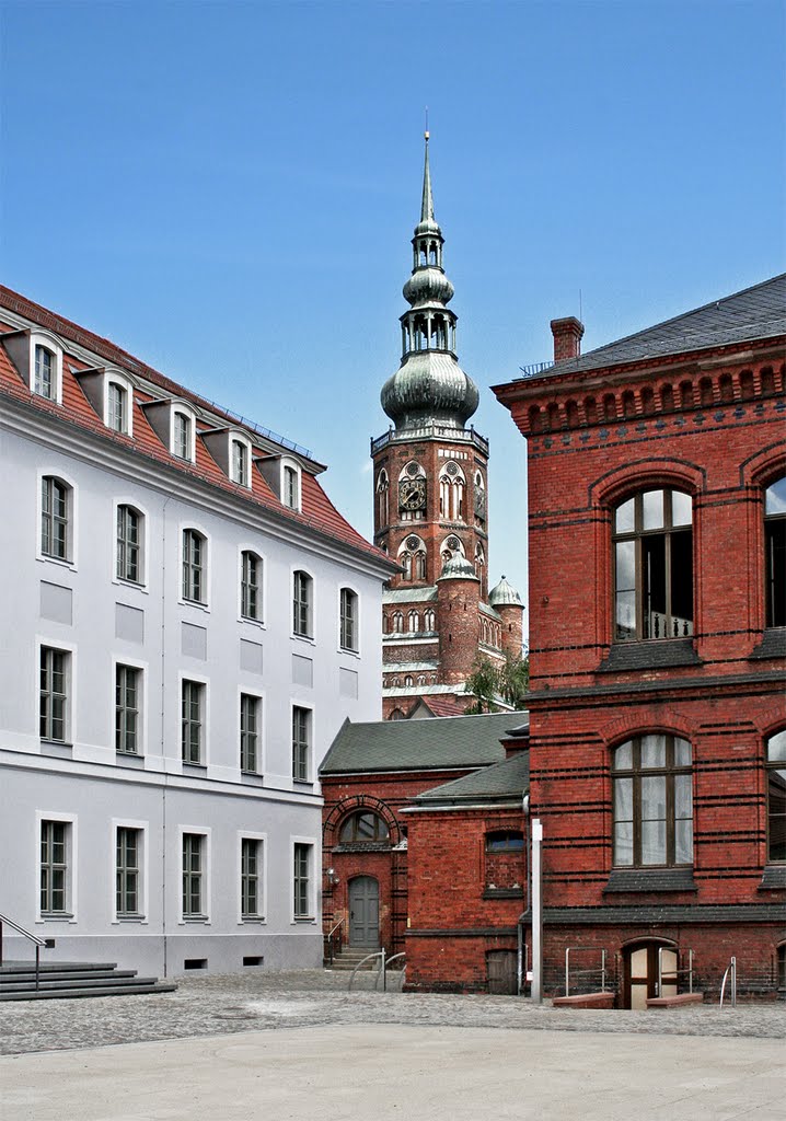 Greifswald - Blick vom Universätscampus zum Dom St. Nikolai by sascha